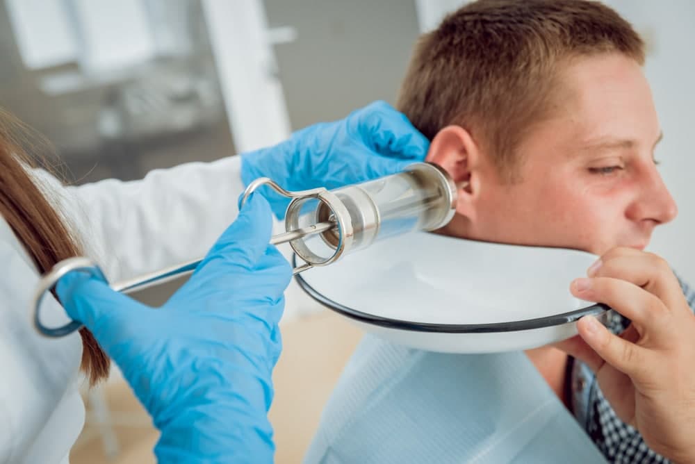 ear irrigation 2 از شستشوی گوش دکتر شستشوی گوش اصفهان
